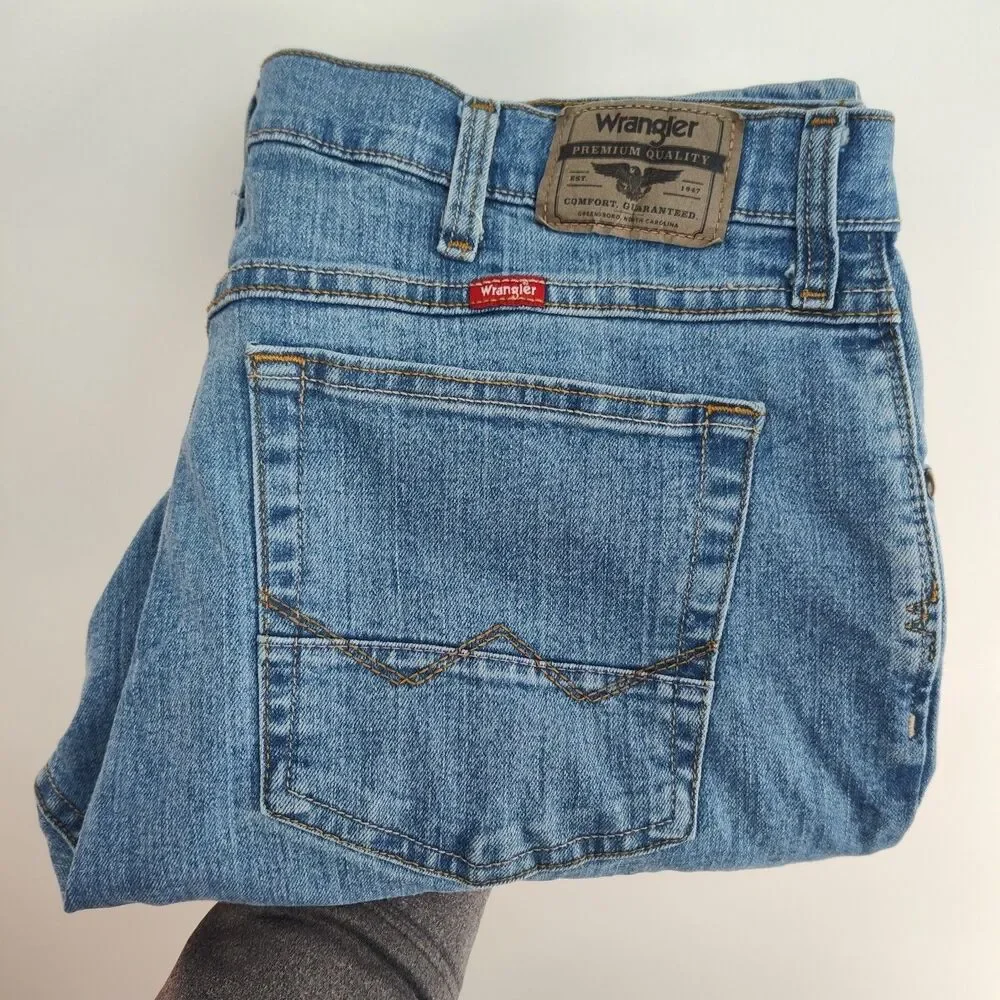 🔥🔥🔥Wrangler Men's Jeans, Size‎ 36x30, Slim Straight, Light Blue🔥🔥🔥